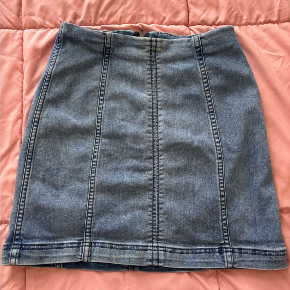 Free People mini denim skirt 🌸